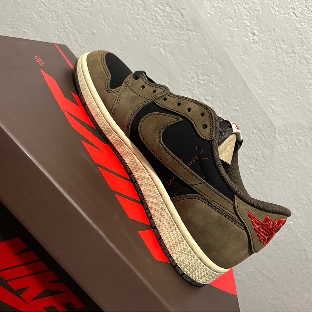 “Mocha” Travis Scott x Air Jordan Low 1